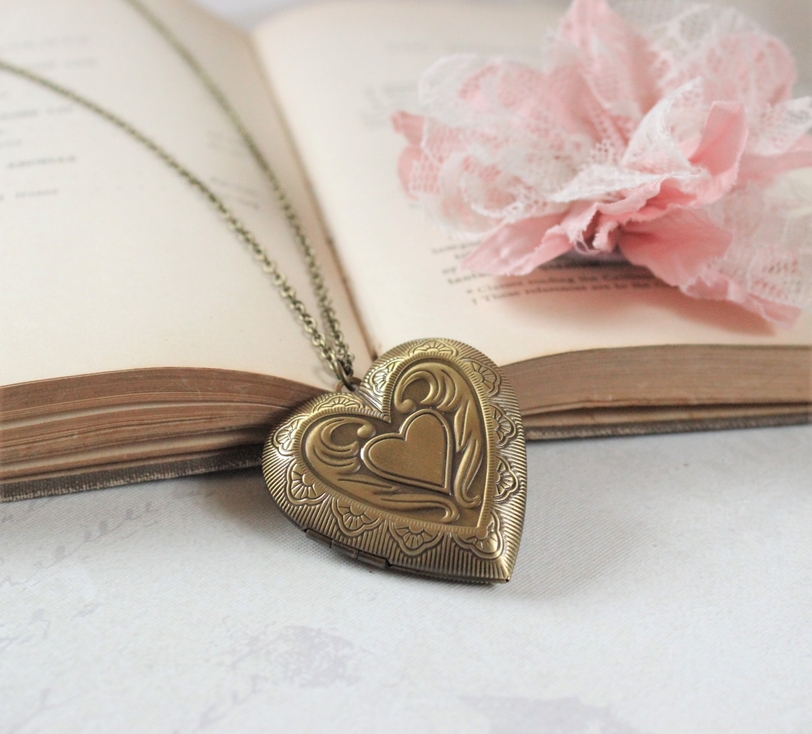 VINTAGE HEART top LOCKET NECKLACE